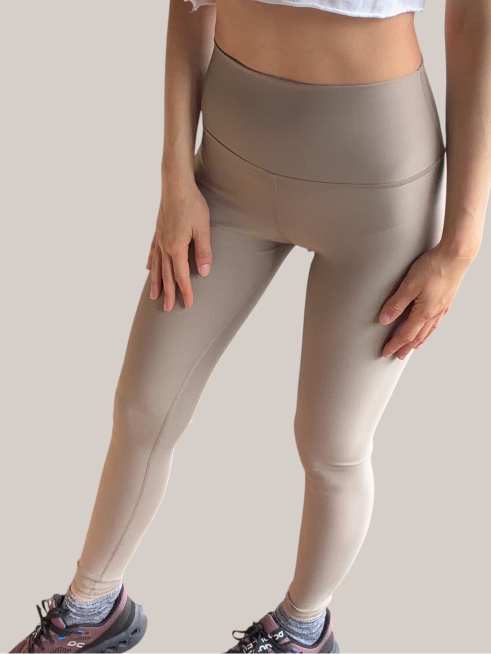 NWOT Alo Yoga High Waisted Airlift Leggings S Gravel Brown